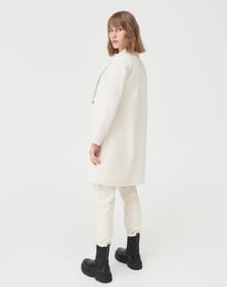 Coat with inverted collar Thumbnail 3